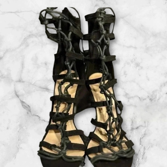 🆕Black High Heel Sandals with Strappy Design - Picture 6 of 16